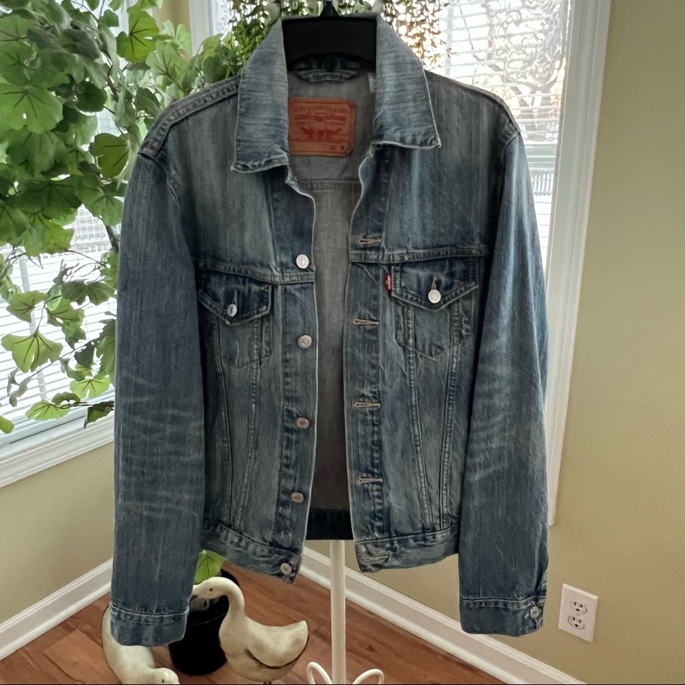 Women’s Levi Strauss, Slightly Distressed, Medium Blue Wash Denim Jacket - Small